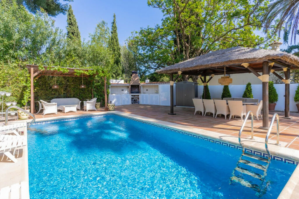 Detached Villa Nagüeles Málaga - image 3