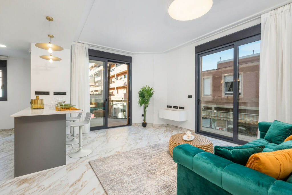 Middle Floor Apartment Guardamar del Segura Alicante - image 3