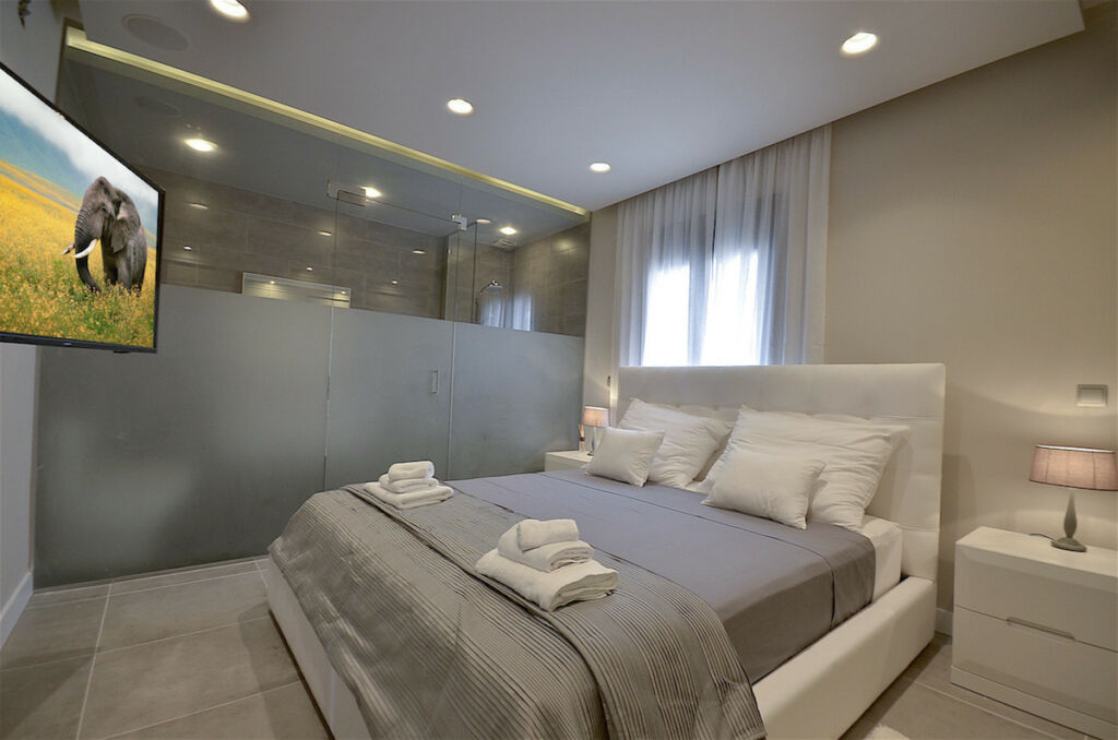 Middle Floor Apartment Puerto Banús Málaga - image 3