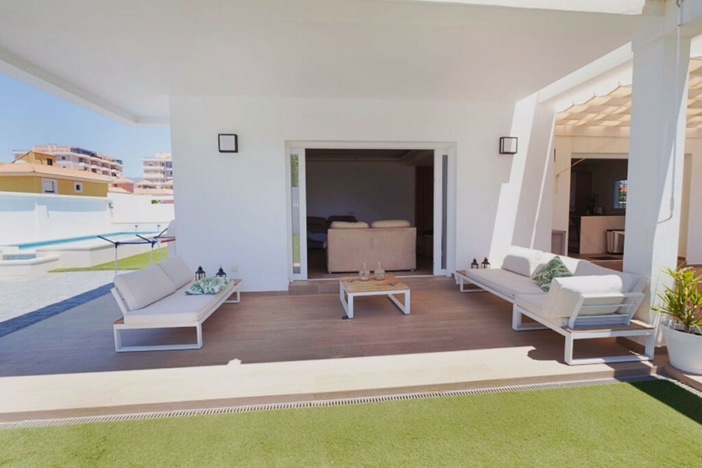 Detached Villa Manilva Málaga - image 3