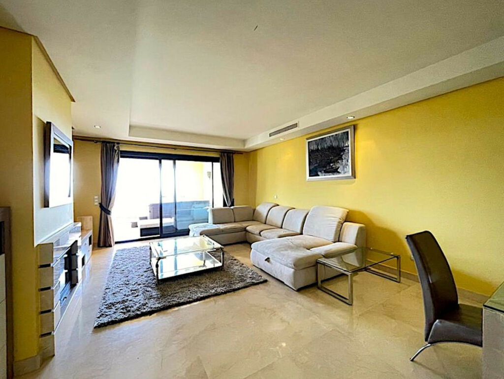 Middle Floor Apartment Benahavís Málaga - image 3