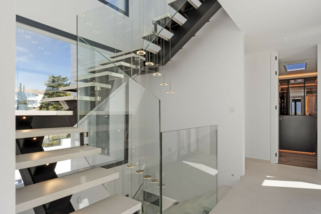 Detached Villa El Paraiso Málaga - image 33