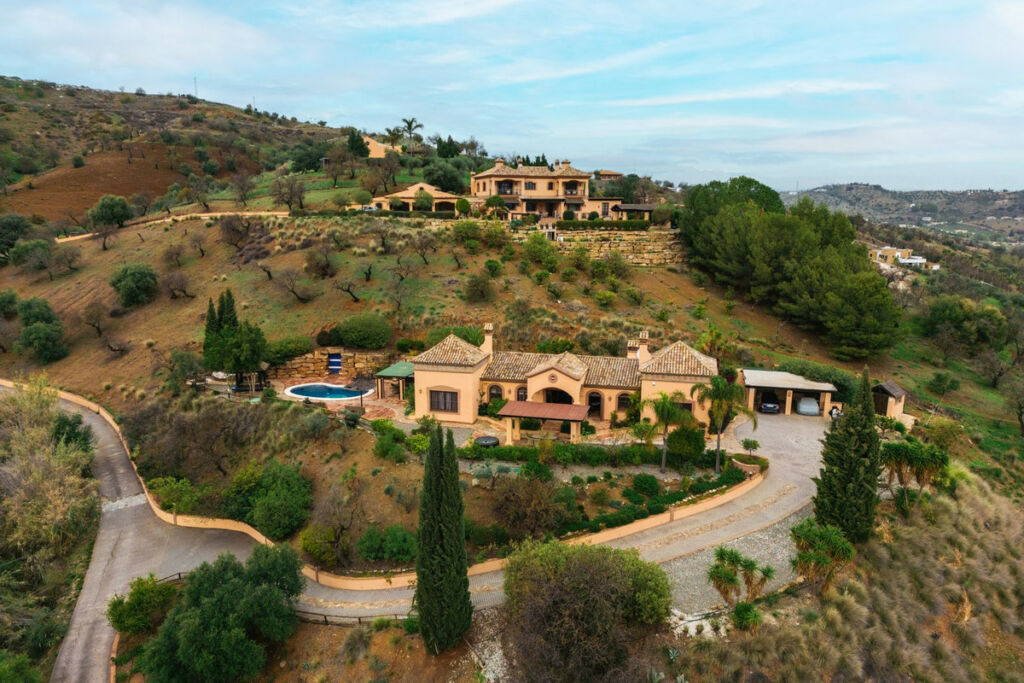Detached Villa Monda Málaga - image 31