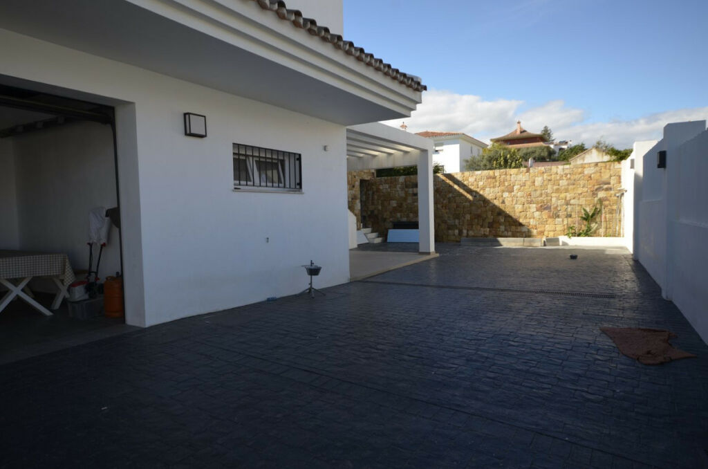 Detached Villa Manilva Málaga - image 31