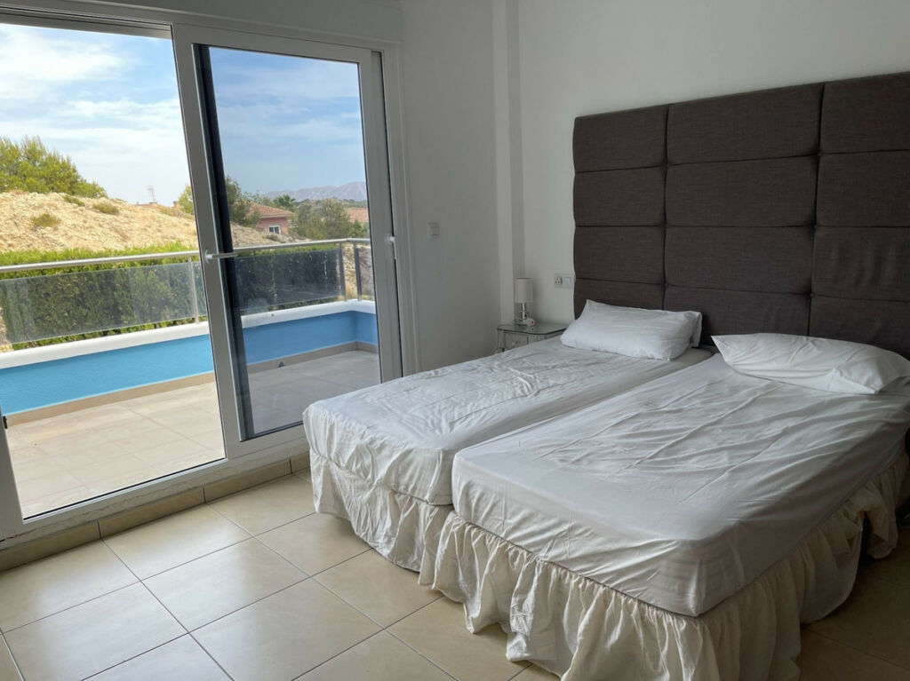 Detached Villa Monforte Del Cid Alicante - image 35