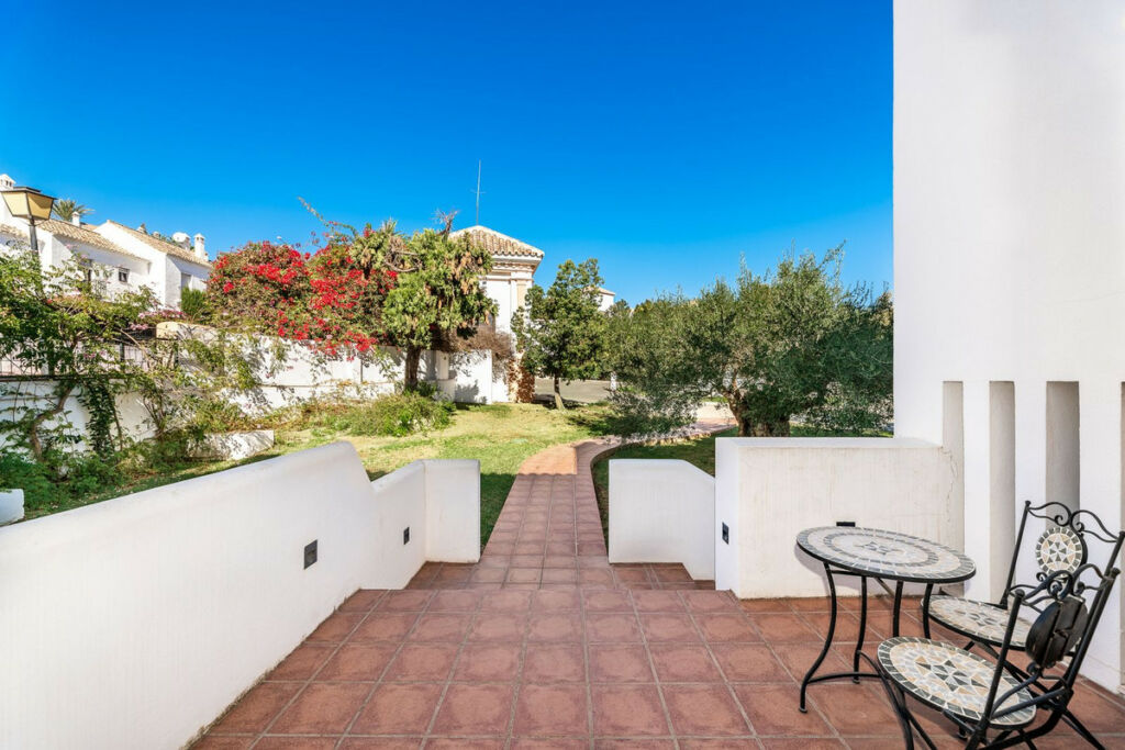 Detached Villa Nueva Andalucía Málaga - image 40