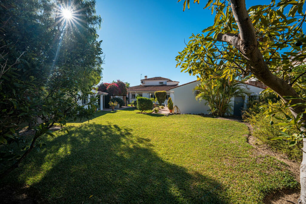 Detached Villa Benalmadena Málaga - image 36