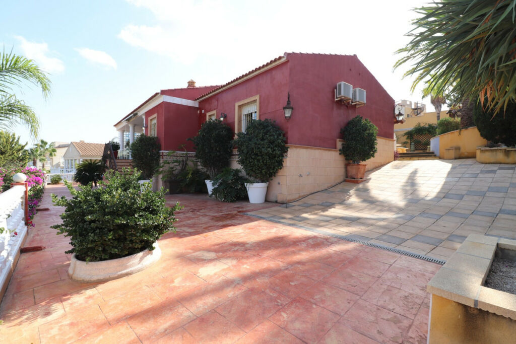 Detached Villa Algorfa Alicante - image 36
