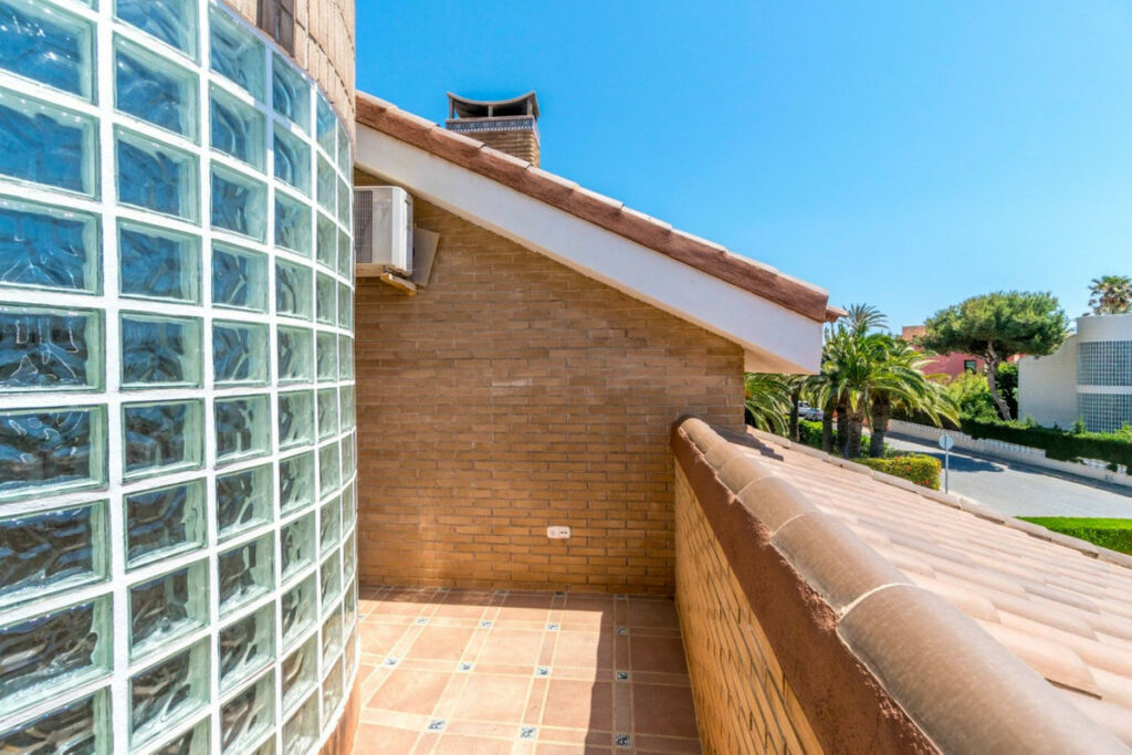 Detached Villa La Veleta Alicante - image 37