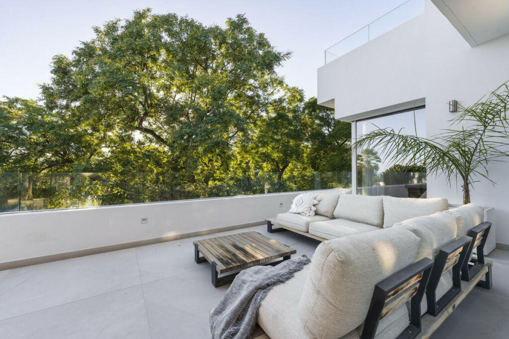 Detached Villa Nueva Andalucía Málaga - image 38