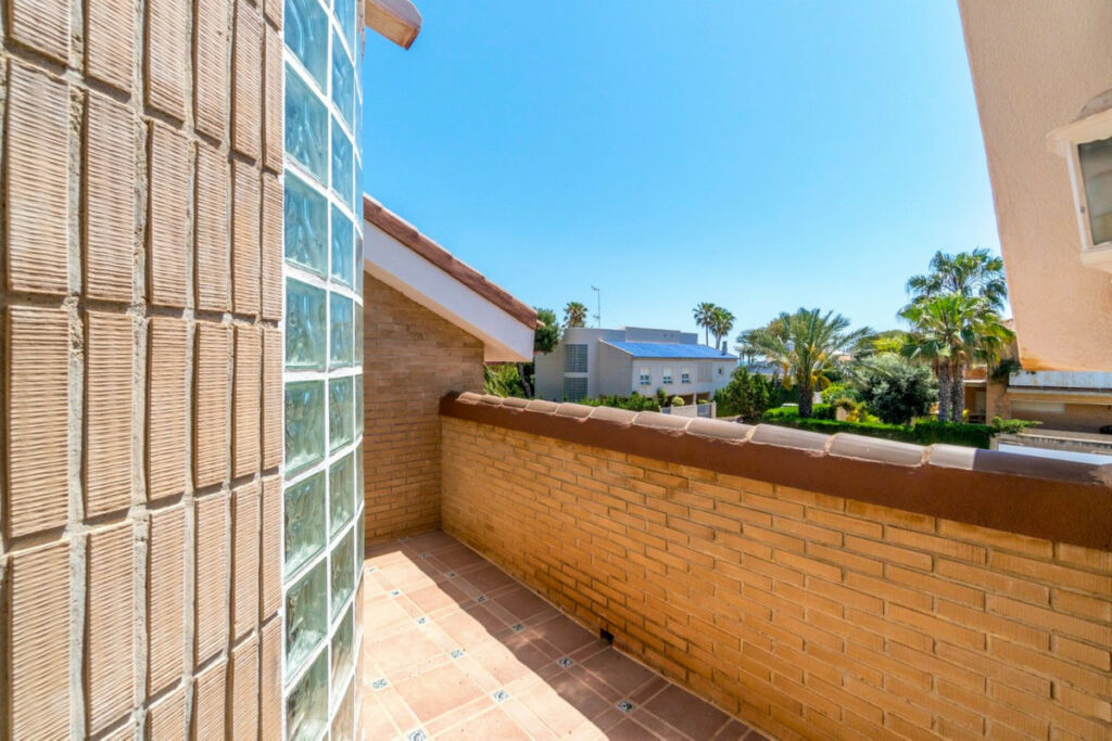 Detached Villa La Veleta Alicante - image 38
