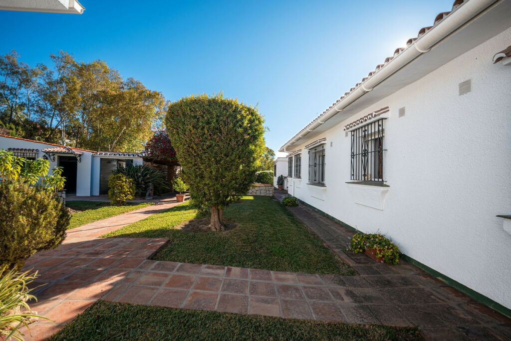Detached Villa Benalmadena Málaga - image 38