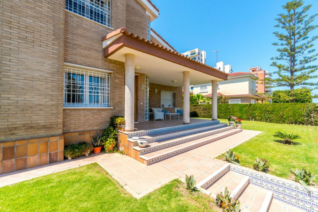 Detached Villa La Veleta Alicante - image 4