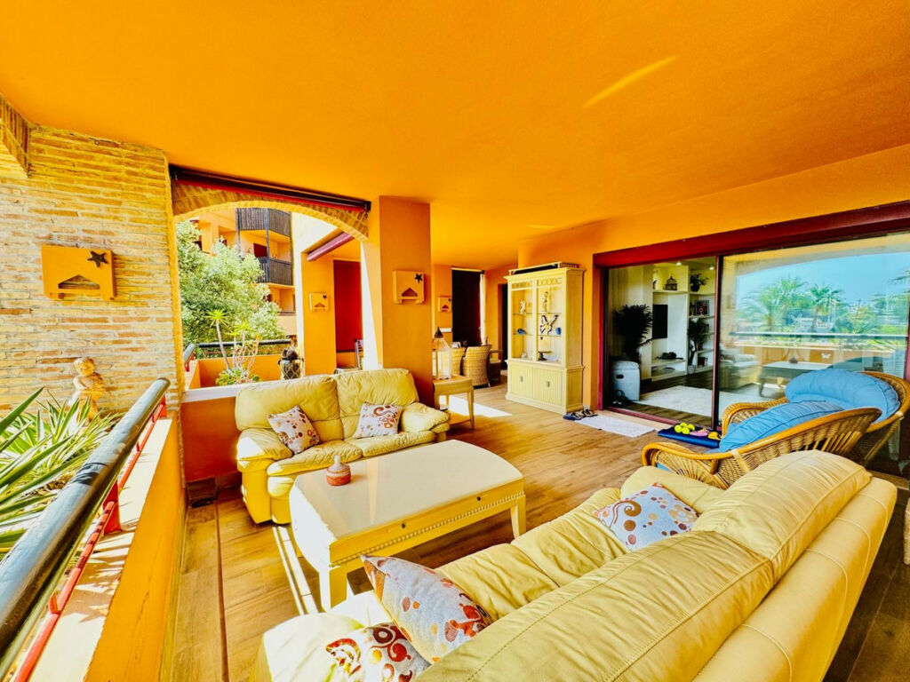 Middle Floor Apartment Bahía de Marbella Málaga - image 4