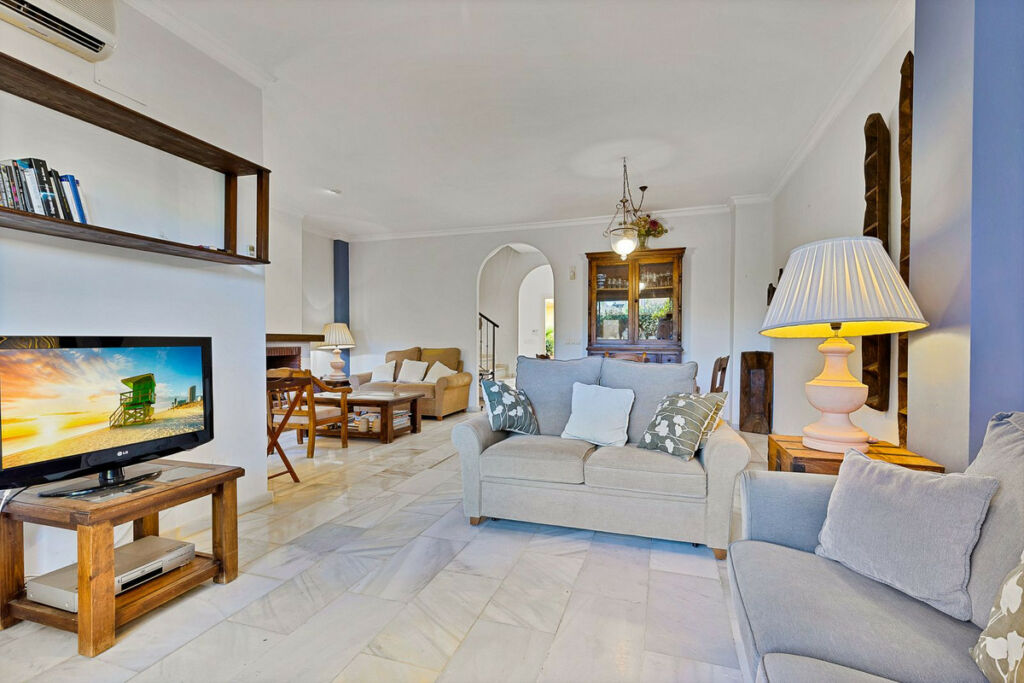 Townhouse San Pedro de Alcántara Málaga - image 4