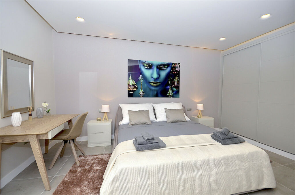 Middle Floor Apartment Puerto Banús Málaga - image 4