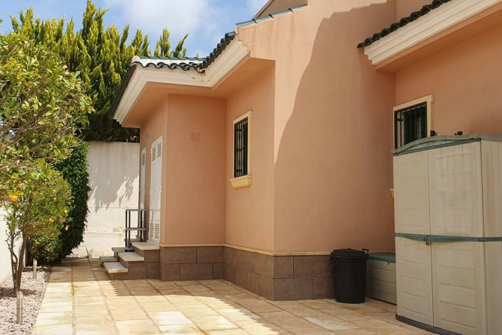 Detached Villa Ciudad Quesada Alicante - image 4