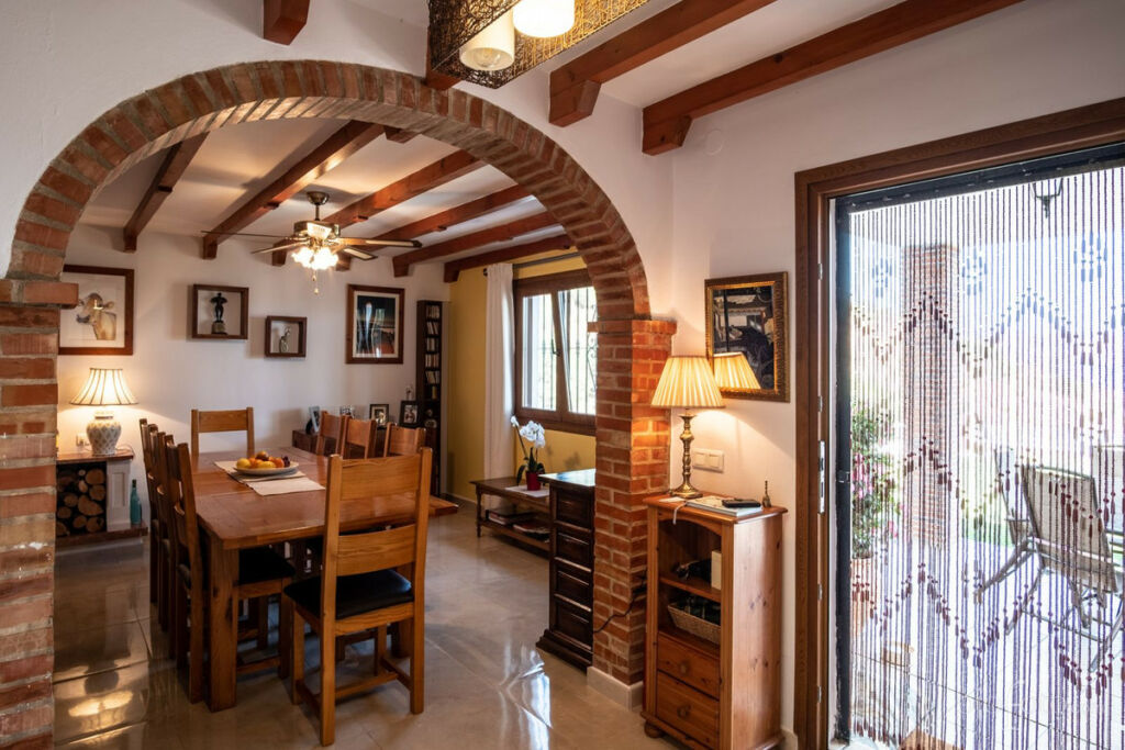 Detached Villa Iznate Málaga - image 4