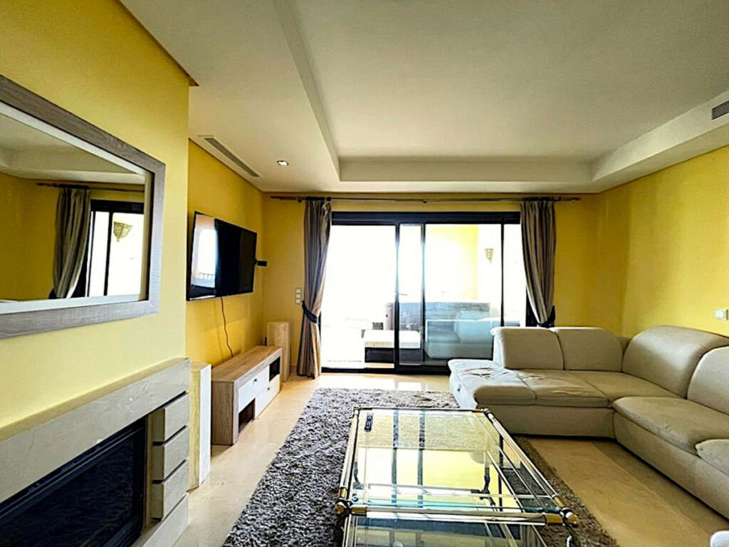 Middle Floor Apartment Benahavís Málaga - image 4