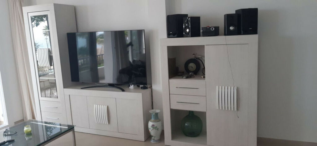 Middle Floor Apartment Estepona Málaga - image 4