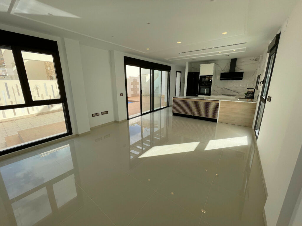 Detached Villa Benimar Alicante - image 4