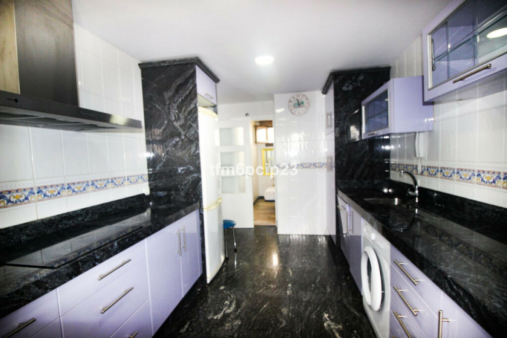 Townhouse La Duquesa Málaga - image 4