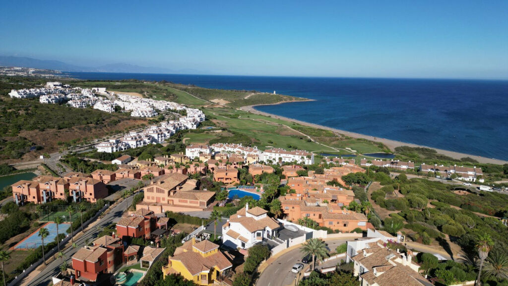 Detached Villa La Línea Cádiz - image 4
