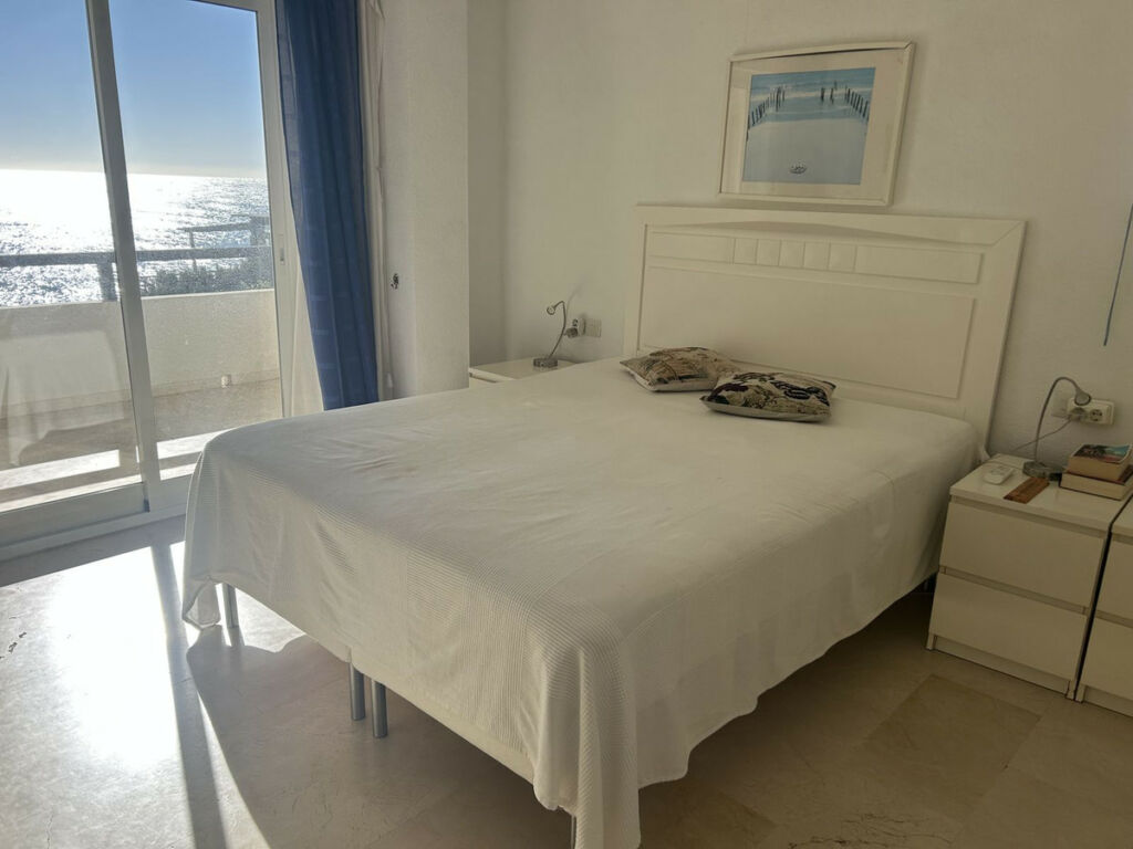 Middle Floor Apartment Torrenueva Málaga - image 4