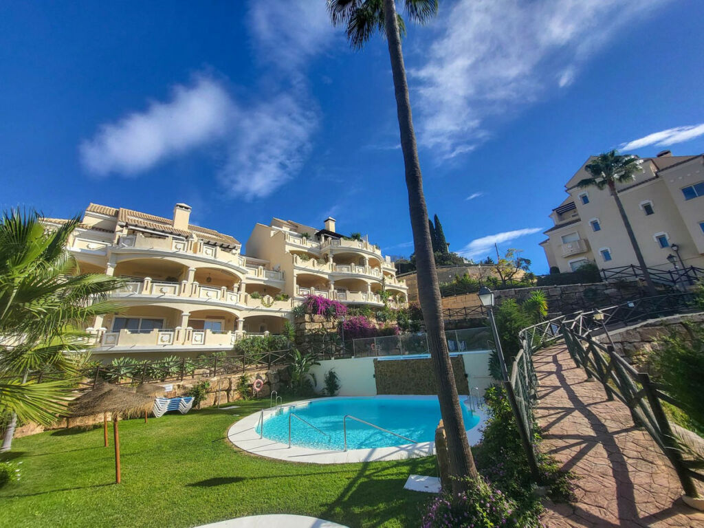 Ground Floor Apartment Elviria Málaga - image 2