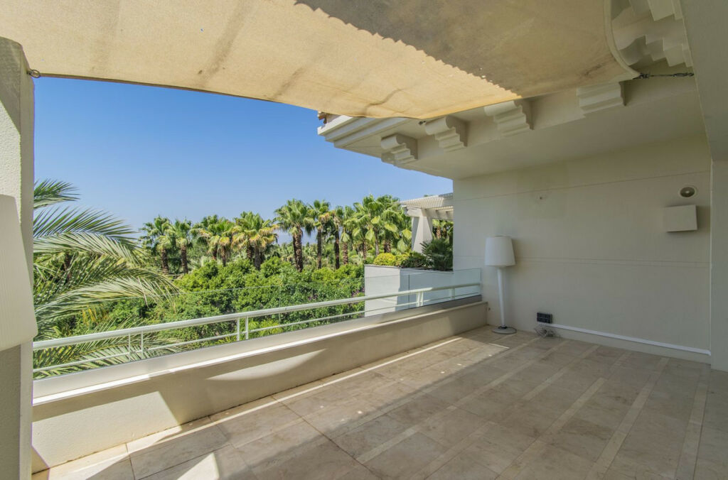 Penthouse Nagüeles Málaga - image 4
