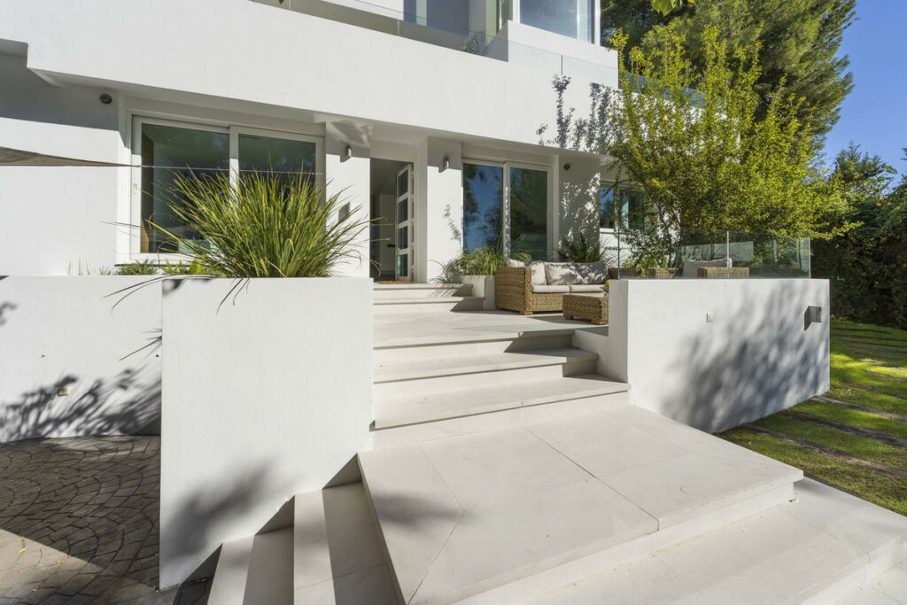 Detached Villa Nueva Andalucía Málaga - image 42