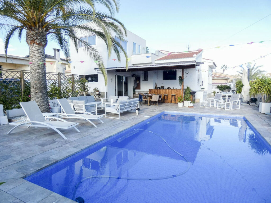 Detached Villa Ciudad Quesada Alicante - image 2