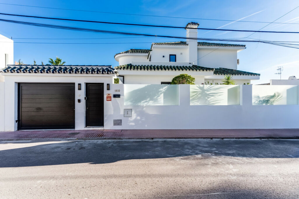 Detached Villa Nueva Andalucía Málaga - image 45