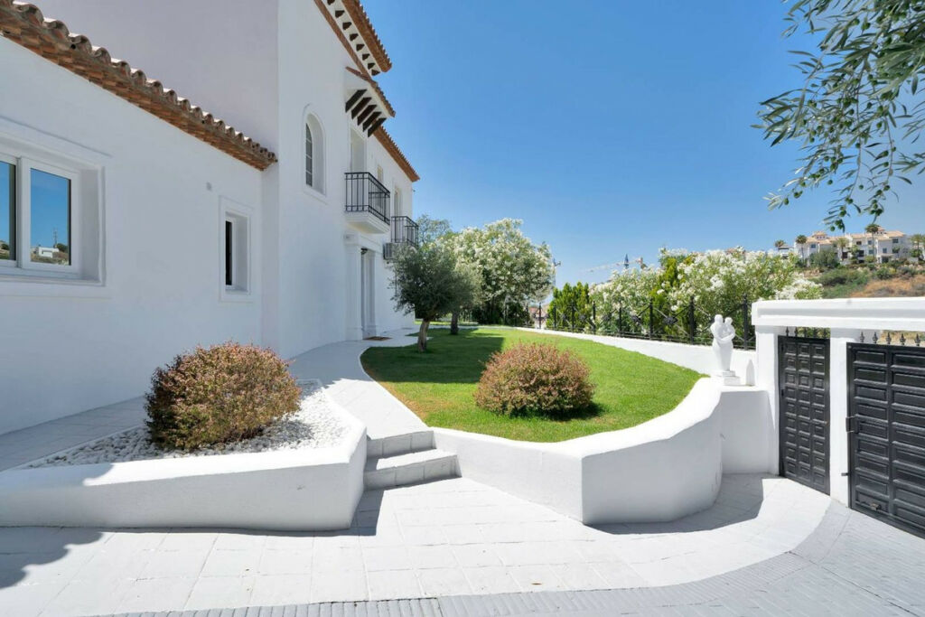 Detached Villa Benahavís Málaga - image 48