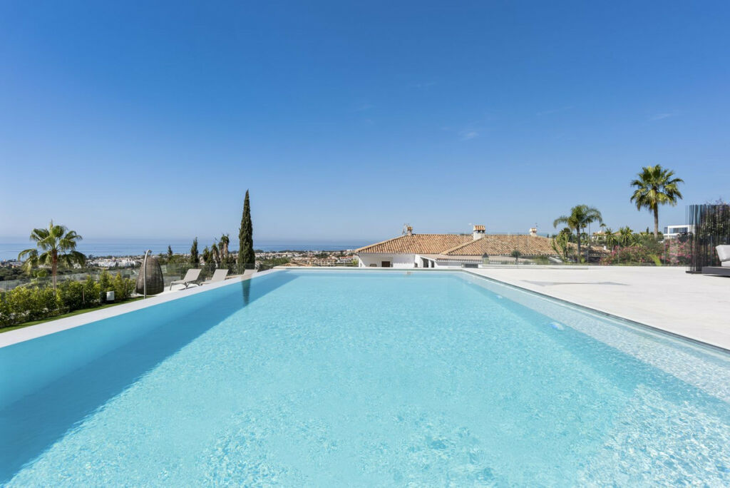 Detached Villa El Paraiso Málaga - image 8