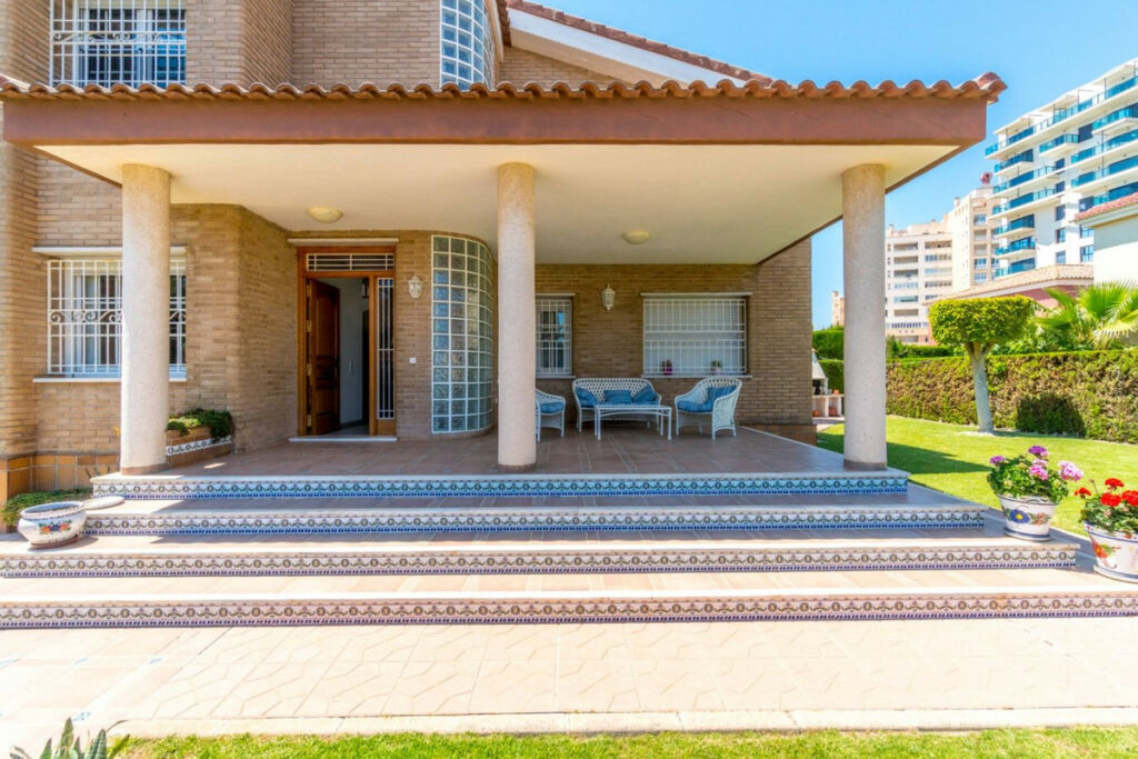 Detached Villa La Veleta Alicante - image 5