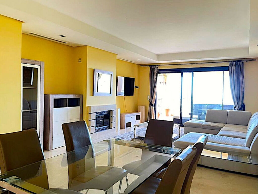 Middle Floor Apartment Benahavís Málaga - image 5