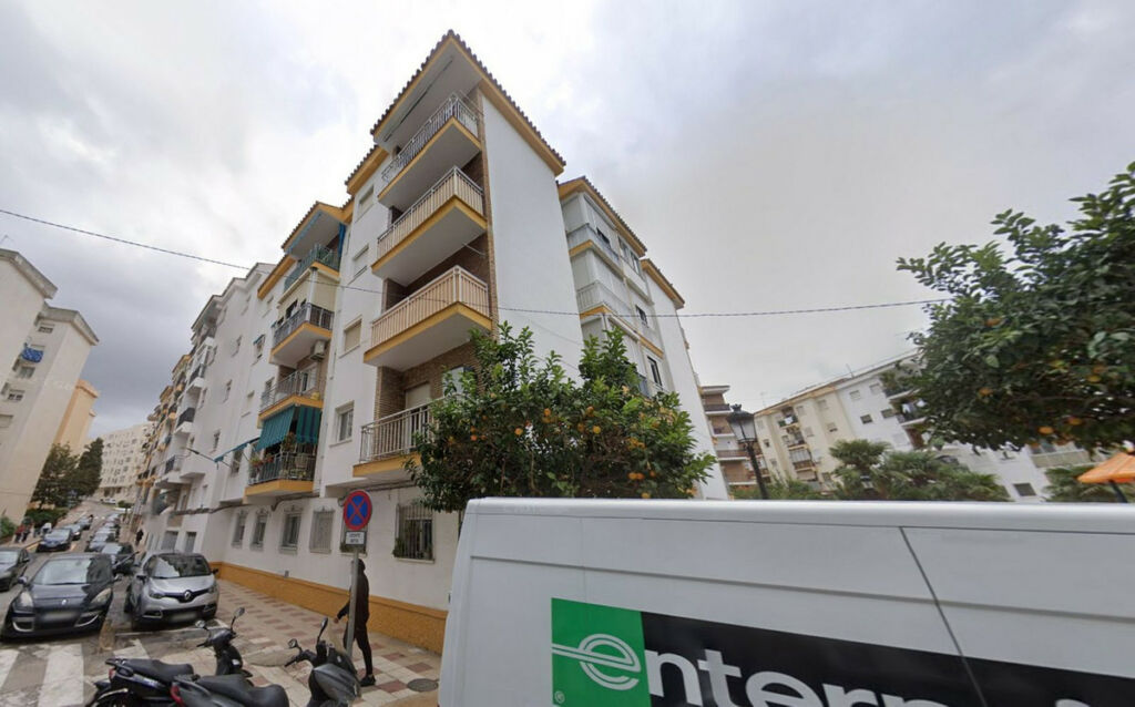 Middle Floor Apartment Estepona Málaga - image 5
