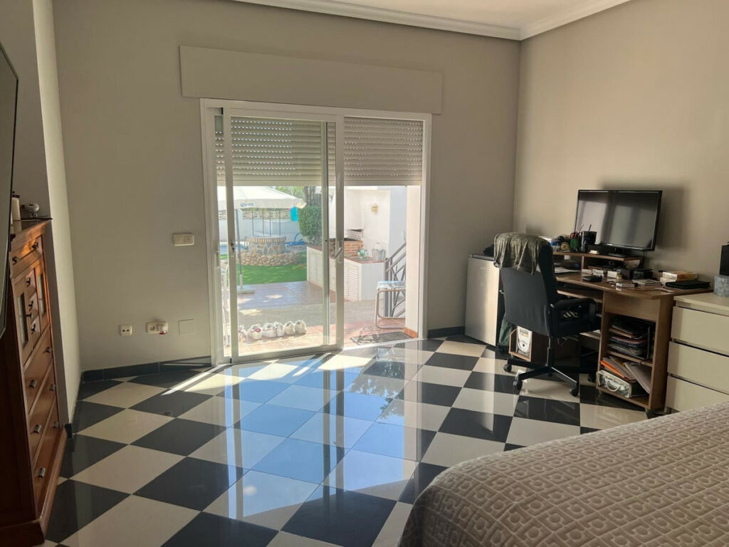 Detached Villa Marbella Málaga - image 8