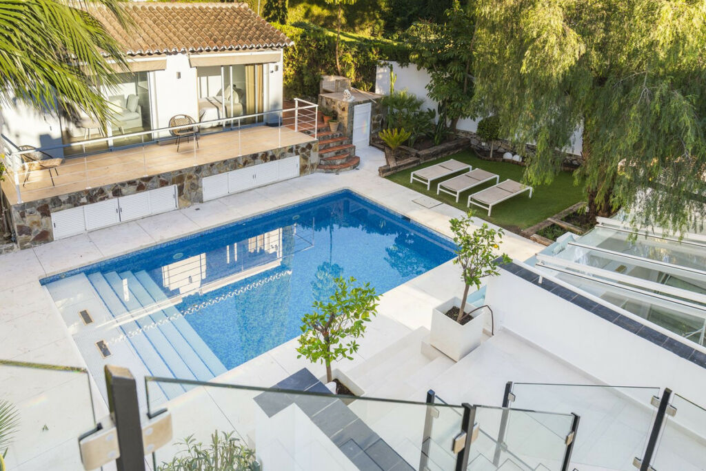 Detached Villa Nueva Andalucía Málaga - image 5