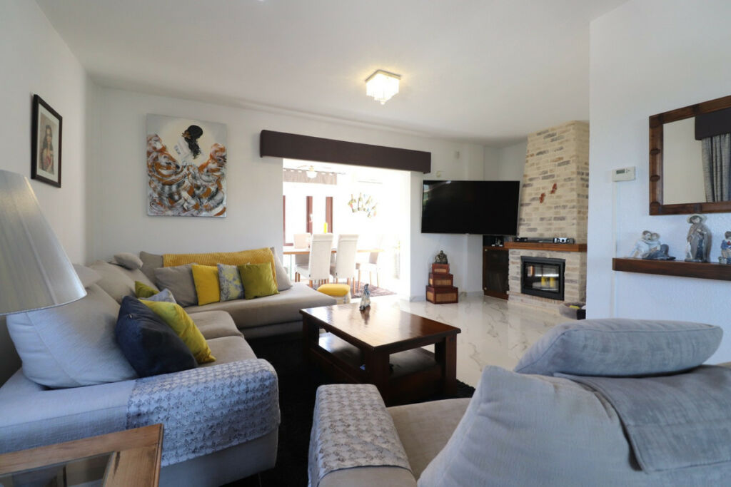 Detached Villa Algorfa Alicante - image 9