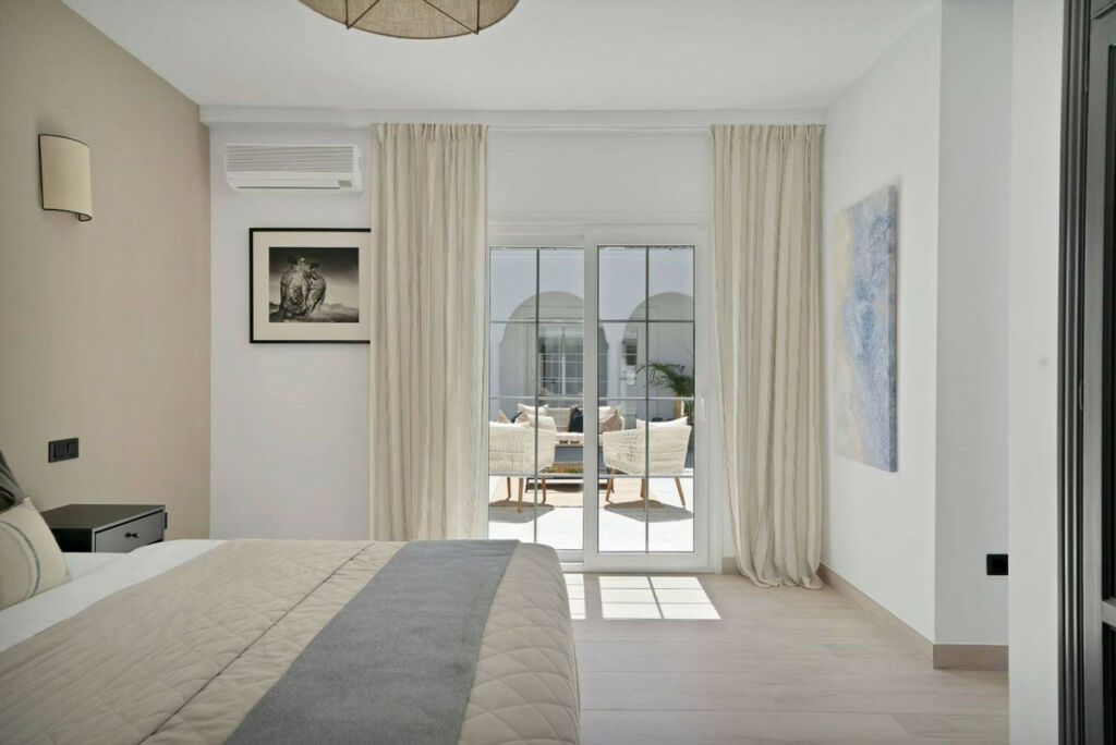 Detached Villa Benahavís Málaga - image 6