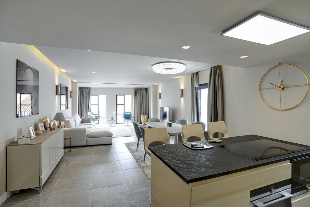 Middle Floor Apartment Puerto Banús Málaga - image 5