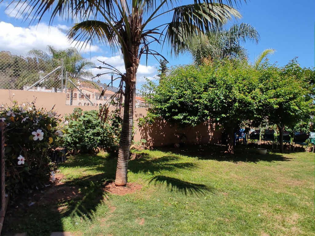 Detached Villa Sierrezuela Málaga - image 5