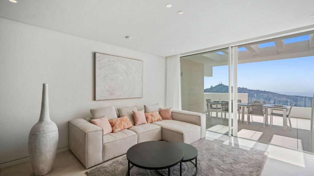 Middle Floor Apartment Marbella Málaga - image 4