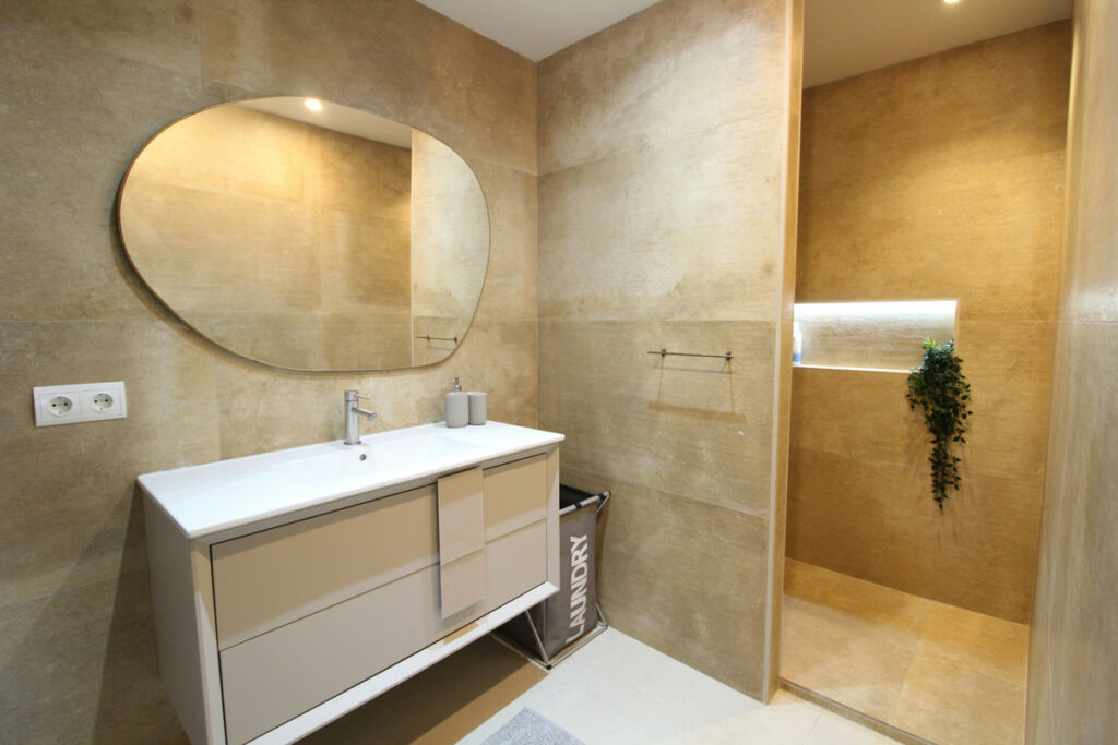 Middle Floor Apartment Puerto Banús Málaga - image 5