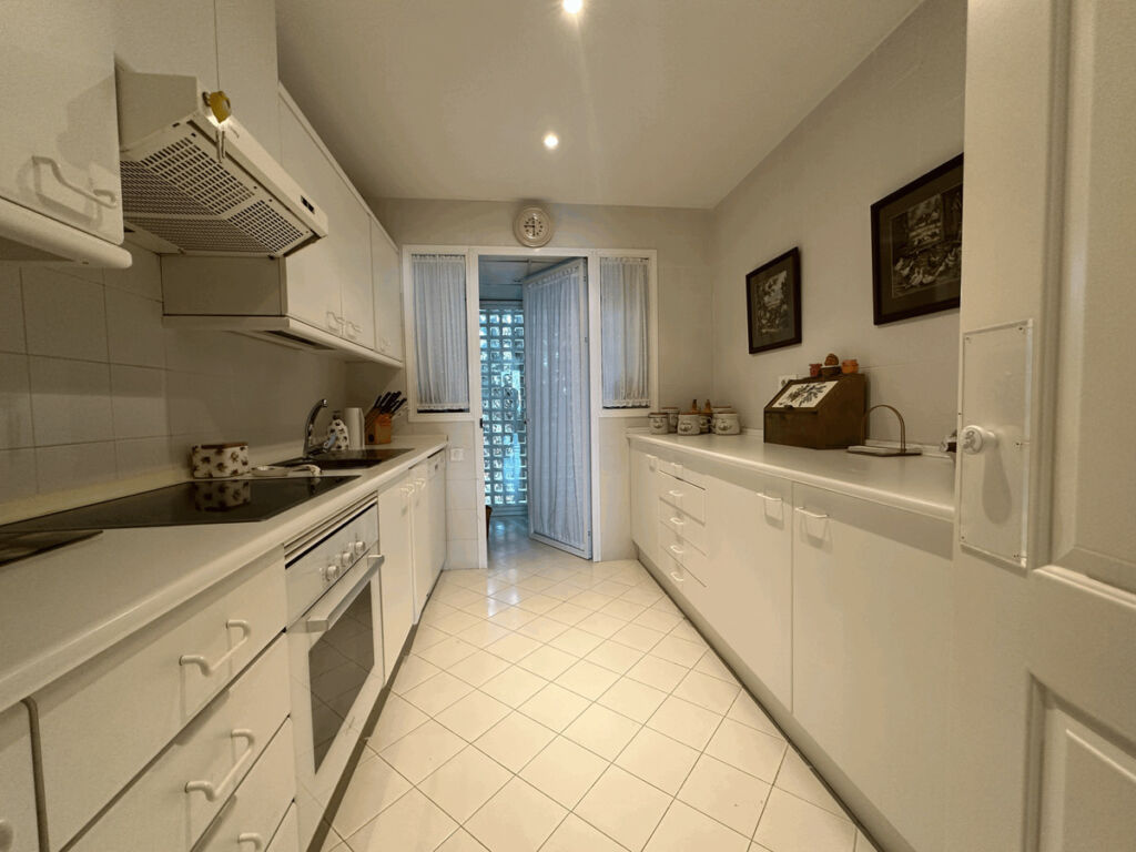 Middle Floor Apartment Estepona Málaga - image 6