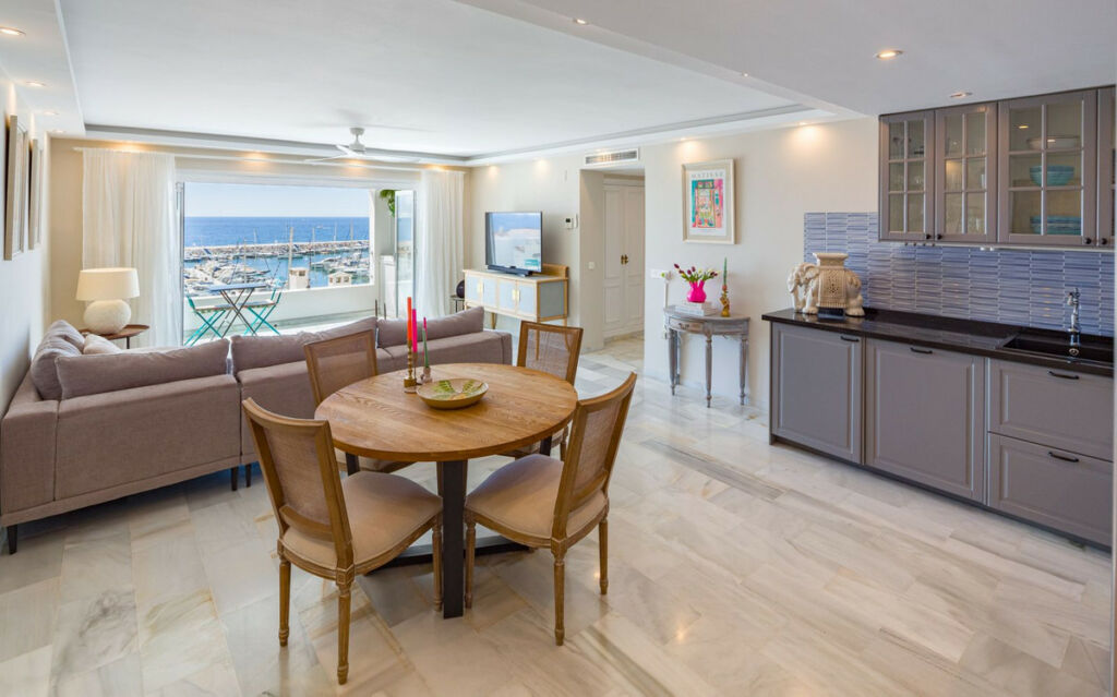 Middle Floor Apartment Puerto Banús Málaga - image 6