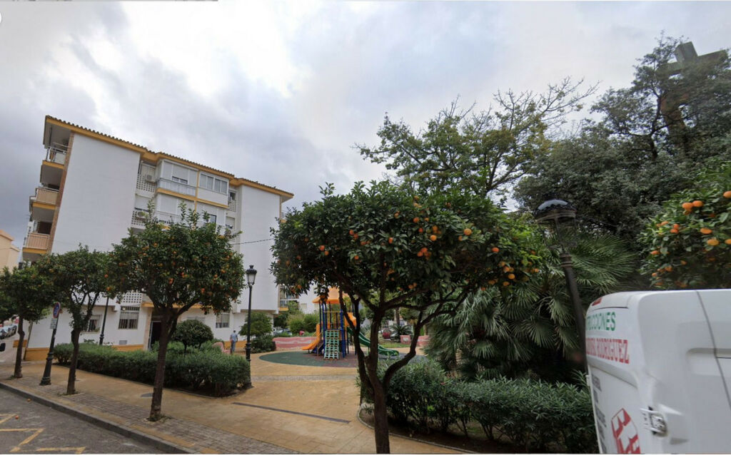 Middle Floor Apartment Estepona Málaga - image 6