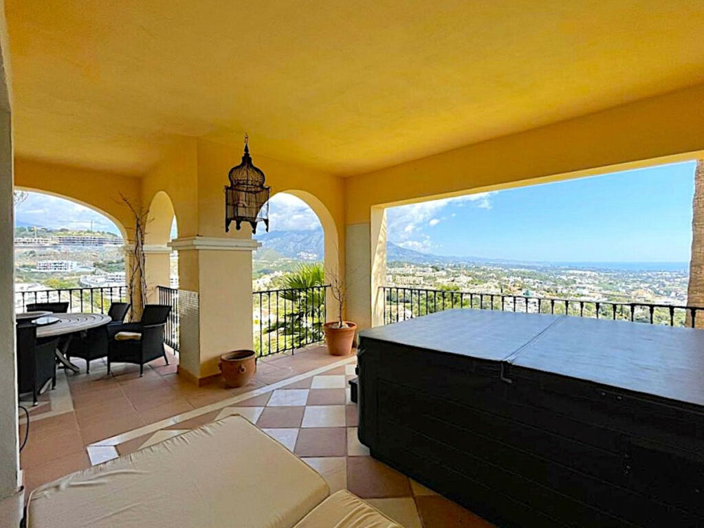 Middle Floor Apartment Benahavís Málaga - image 6